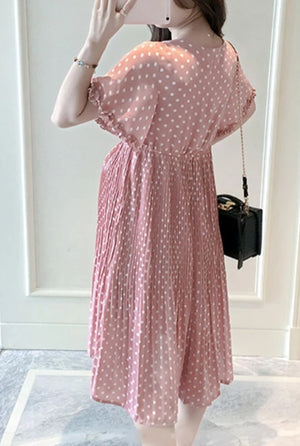 Pink_Polka_dot_dress_Fashionably_Pregnant