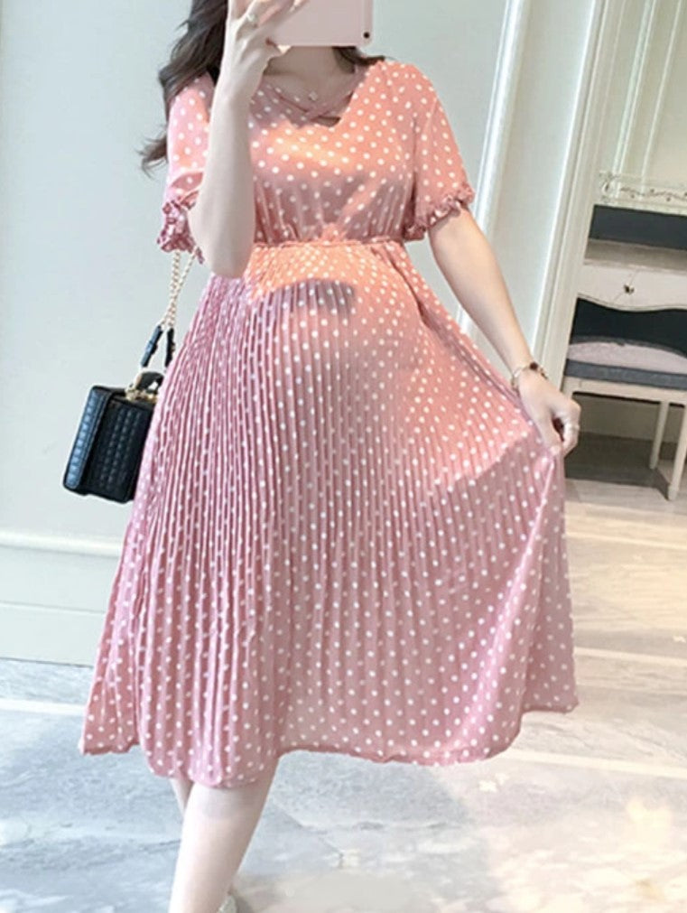 Pink_Polka_dot_dress_Fashionably_Pregnant